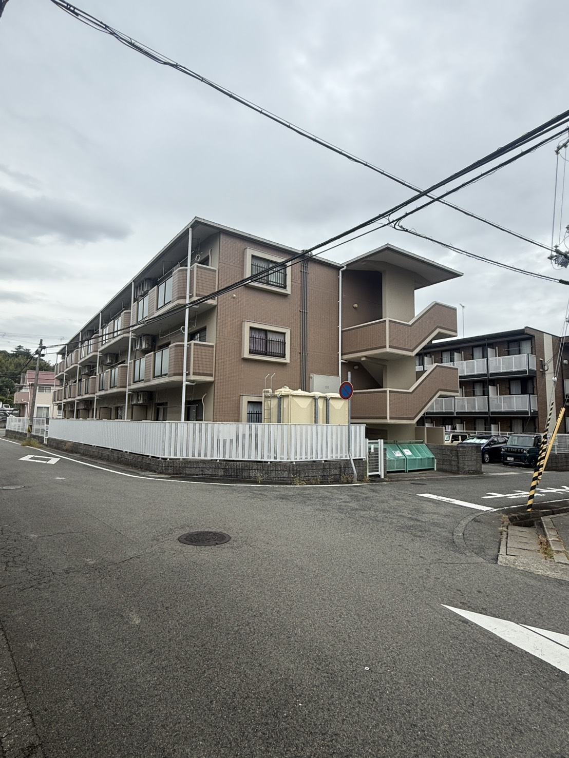 神戸市西区 塗装工事 三田市 集合住宅 外壁改修前 外観